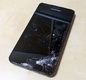 Pęknięty ekran w smartfonie już niedługo naprawi się sam